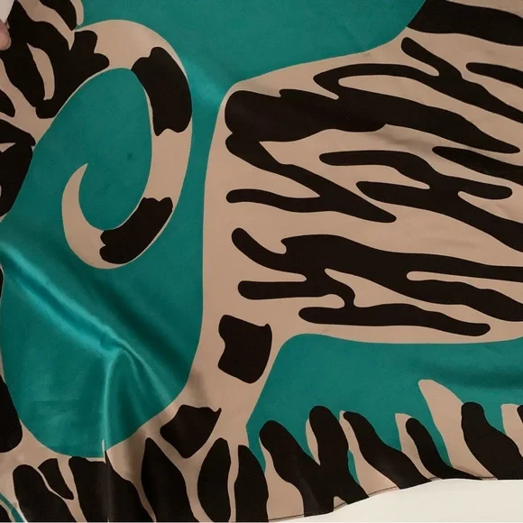 Gorgeous Vintage Diane Von Furstenberg Tiger Pattern Silk Scarf - Picture 4 of 9